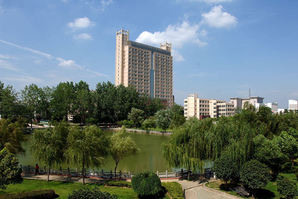 南湖校区北院鉴主教学楼